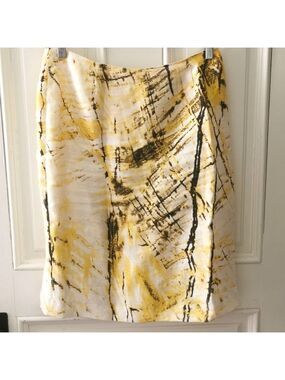 Simon Chang 90% Linen pencil skirt. Abstract print. Size 6. EUC